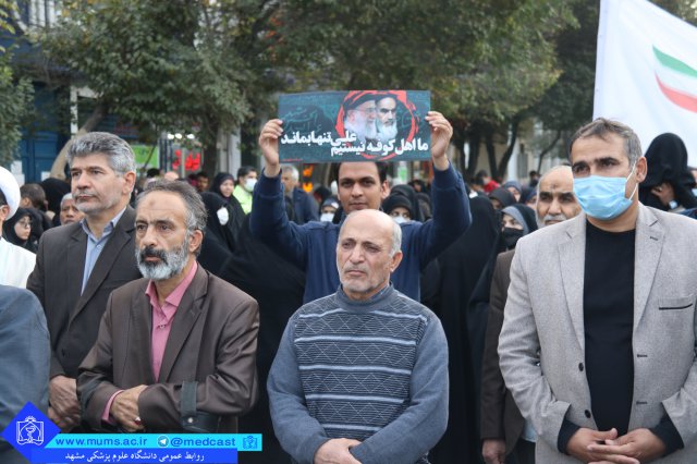 حضور پرشور جامعه دانشگاهی در مراسم تشییع شهدای مظلوم حرم شاهچراغ