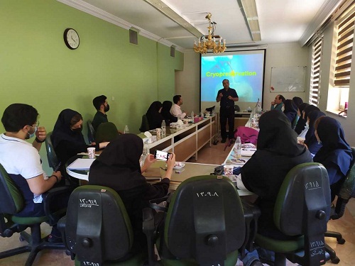 کارگاه کشت دوبعدی سلولهای چسبنده در دو بخش تئوری و عملی  برگزار شد