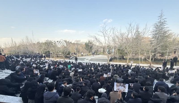 حضور پرشور دانشجویان و دانشگاهیان در مراسم گرامیداشت شهید دانشجوی پزشکی پارسا صفار