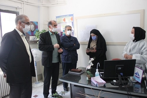 بازدید کارشناسان وزارت بهداشت  از نحوه خدمات مراقبتی کرونا در مراکز خدمات جامع سلامت مشهد