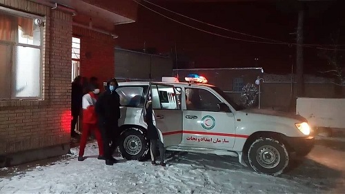 نجات جان مادر باردار گرفتار در برف و کولاک در کوهسرخ