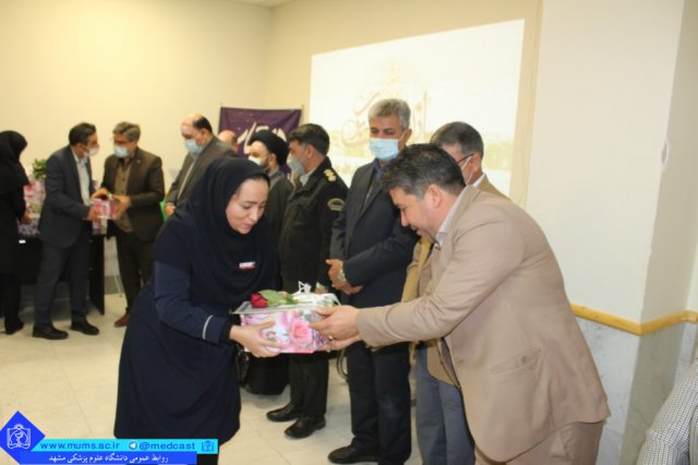 حضور مسئولین شهرستان فریمان در بیمارستان حضرت زهرا(س) جهت تبریک روز پرستار به کارکنان