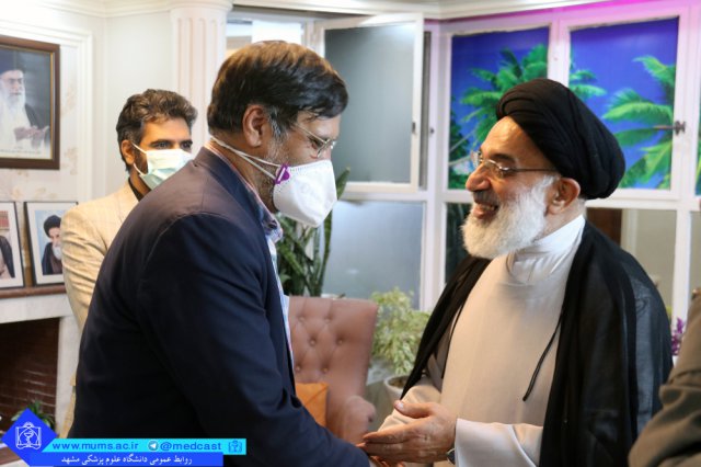 دیدار رییس دانشگاه علوم پزشکی مشهد با یکی از ایثارگران دانشگاهی