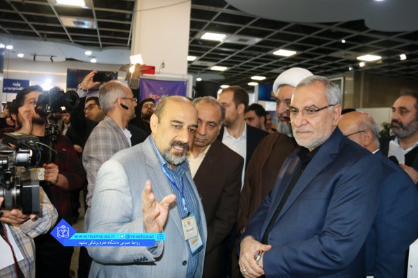 وزیر بهداشت در نمایشگاه روایت پیشرفت