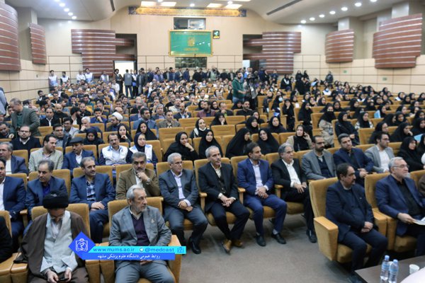 وزیر بهداشت در نمایشگاه روایت پیشرفت