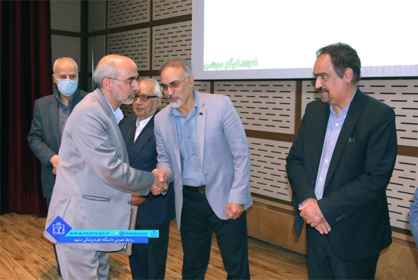 مراسم تقدیر از مدیران سابق معاونت آموزشی دانشگاه