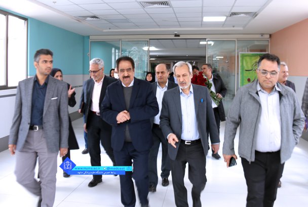 بازدید رییس دانشگاه از بیمارستان قائم (عج)