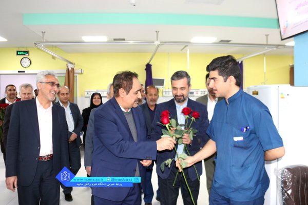 بازدید رییس دانشگاه از بیمارستان قائم (عج)