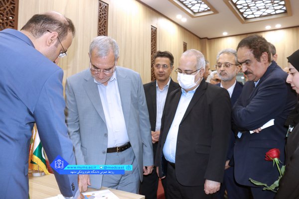 بازدید وزیر بهداشت از خدمات حوزه سلامت