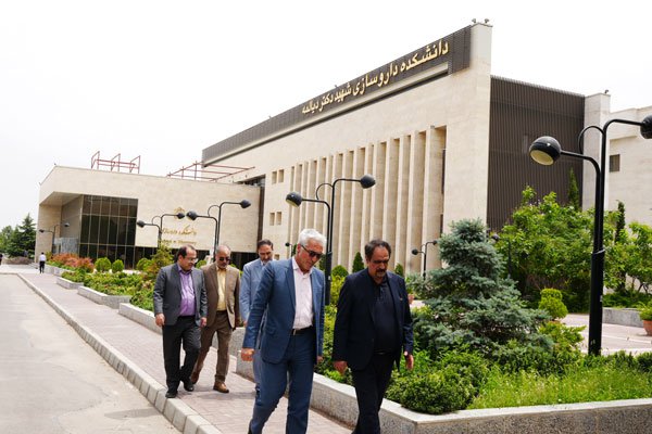 هیات رییسه دانشگاه در دانشکده داروسازی