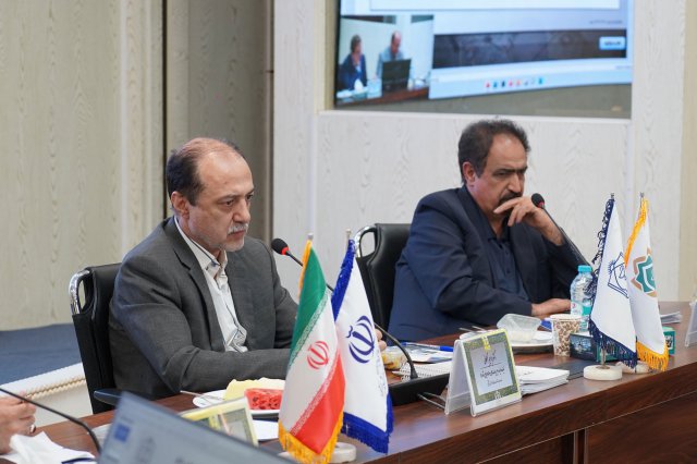 جلسه هیات امنای دانشــگاه