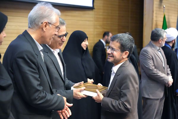 تجلیل از خادمان حوزه جمعیت