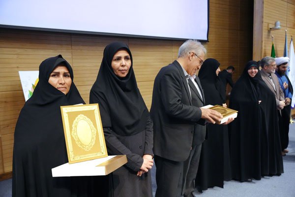 تجلیل از خادمان حوزه جمعیت