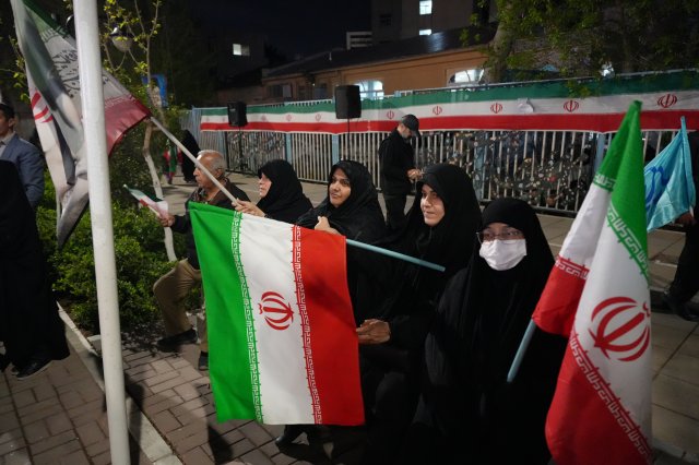 حضور دانشگاهیان در خیابان 