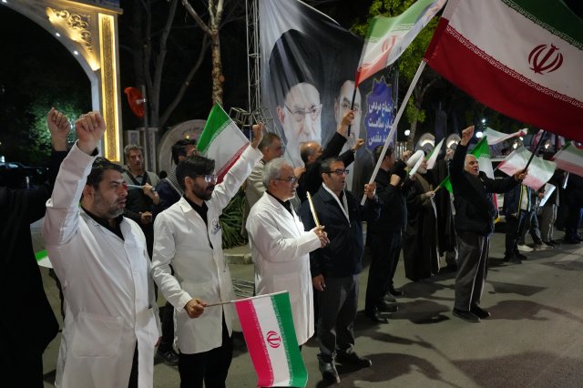 حضور دانشگاهیان در خیابان 