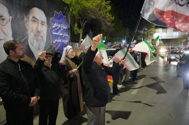 حضور دانشگاهیان در خیابان 