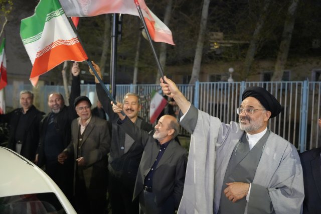 حضور دانشگاهیان در خیابان 