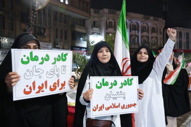 حضور دانشگاهیان در خیابان 