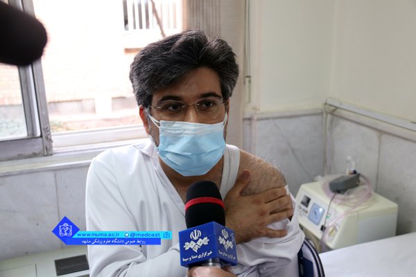 آغاز واکسیناسیون کرونا در دانشگاه علوم پزشکی مشهد همزمان در سراسر کشور