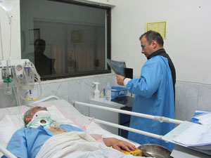 عیادت معاون درمان دانشگاه از مجروحان حادثه تروریستی کاظمین