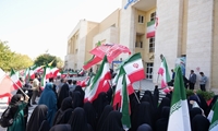 پرچم ایران نماد مقاومت ملت در برابر دشمنان است