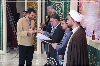 والدین؛ نخستین معلمان قرآن فرزندان/ انس با قرآن از خانه آغاز می‌شود
