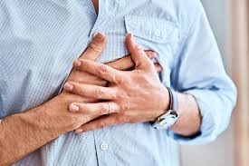 درد سینه، تپش قلب و اختلال در هوشیاری؛ علائم هشدار بیماریهای قلبی