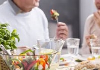 توصیه های تغذیه ای در مواجهه با بیماری کرونا/فعالیت کارشناسان تغذیه در سامانه تلفنی 4030