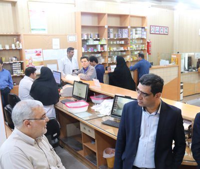 بازدید سرزده معاون غذا و دارو دانشگاه از داروخانه های مراکز درمانی شهر مشهد
